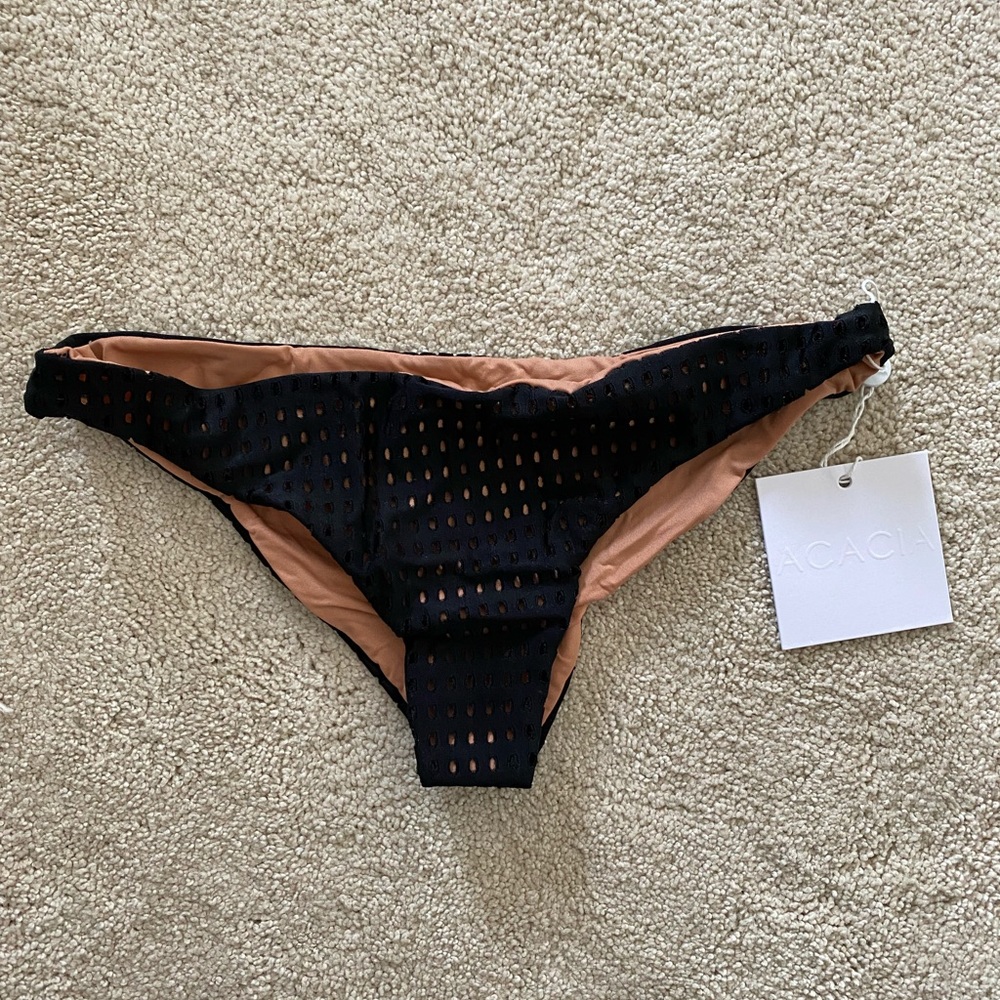 Acacia bottom